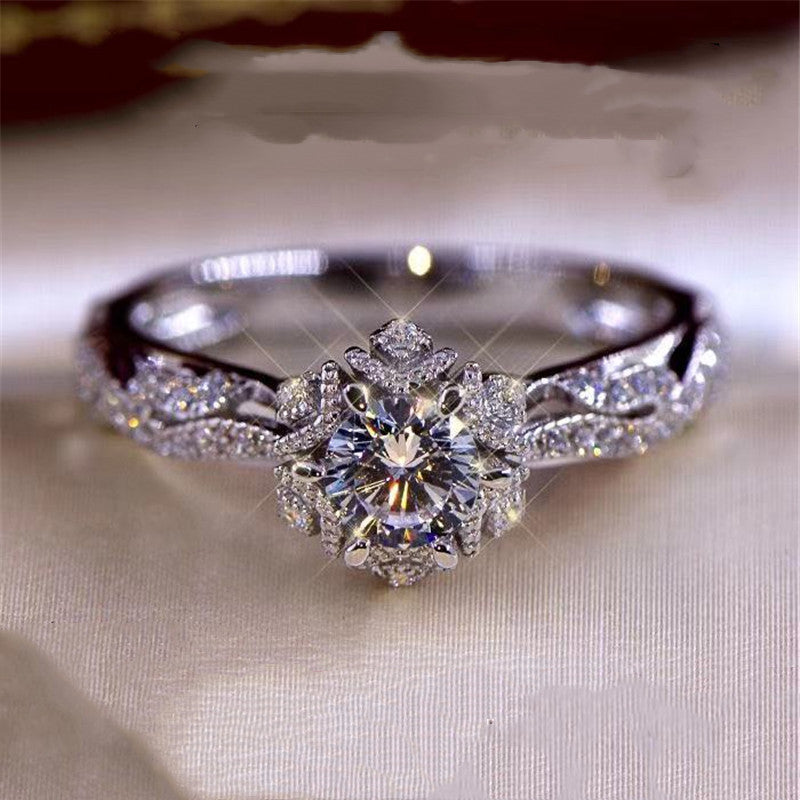 VogueFlo Vintage Elegance Women's Hollowed-out Moissanite Diamond Ring - VogueFlo