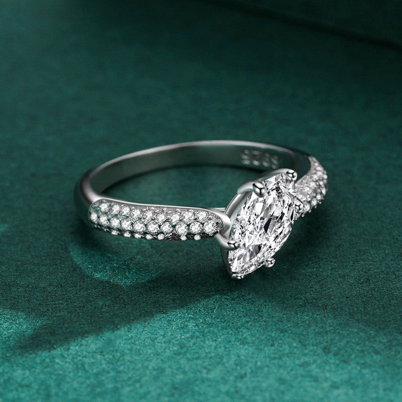 VogueFlo Light Luxury Diamond Ring in 925 Sterling Silver - VogueFlo